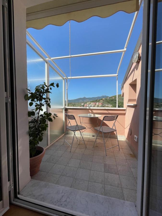 Appartamento Mimosa "A Casa Felice" Pietra Ligure Exterior photo
