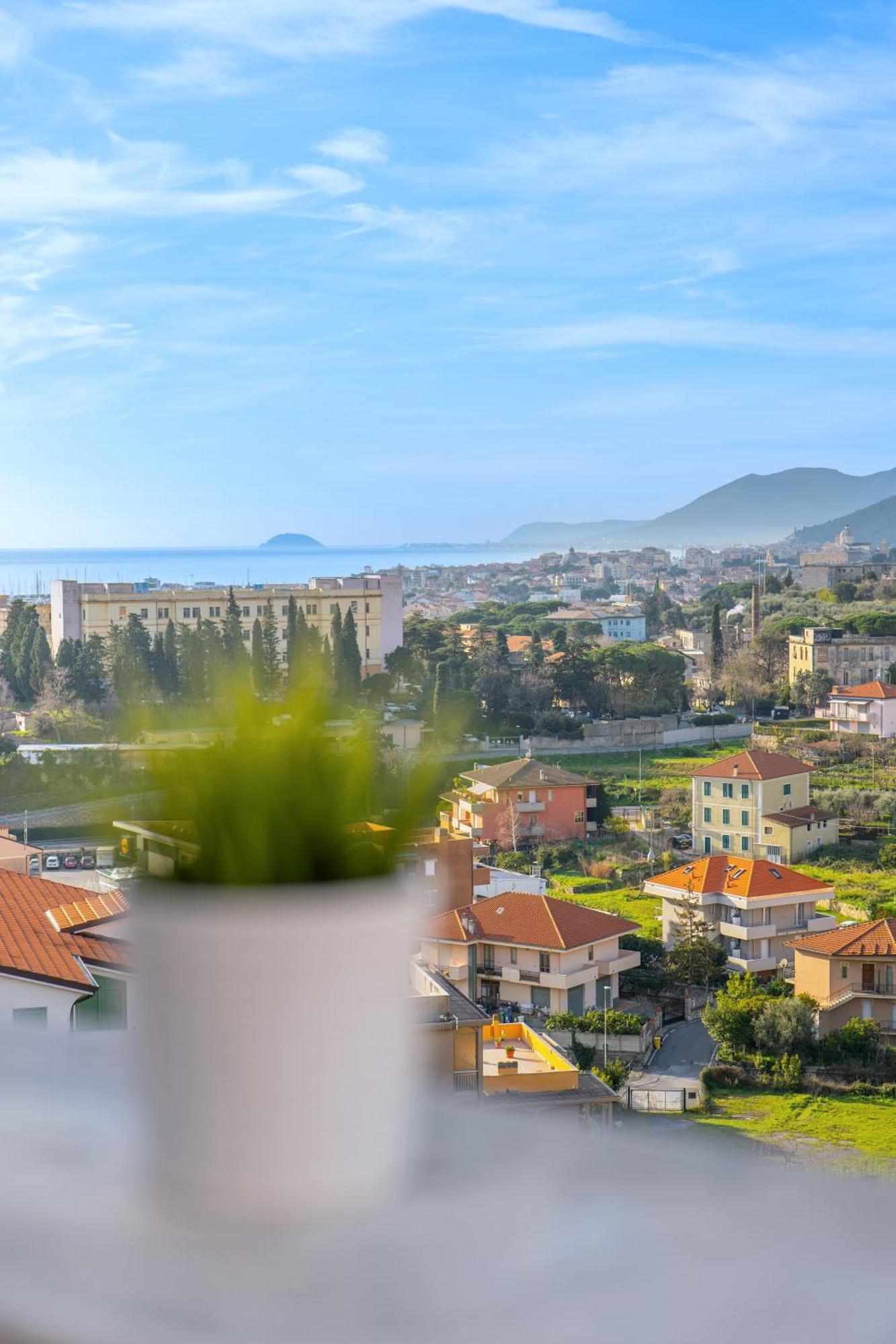 Appartamento Mimosa "A Casa Felice" Pietra Ligure Exterior photo